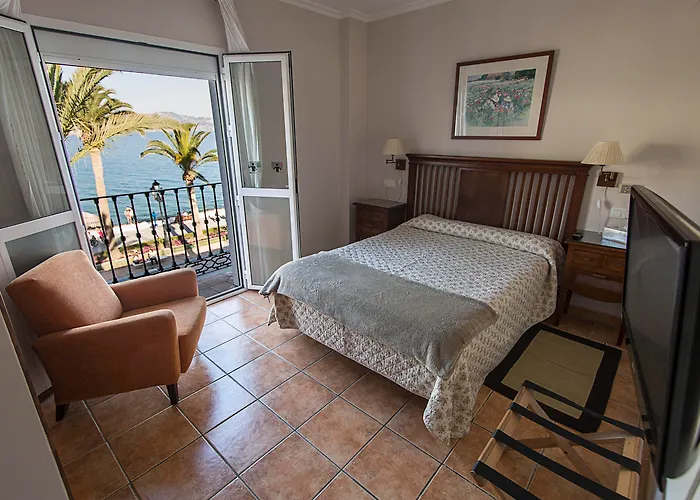 Hostal Marissal By Dorobe Nerja
